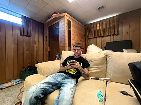 Snapshot of hungkubenski chatting on October 2025 08:20:01 PM hungkubenski online show from October 2025 08:20:01 PM