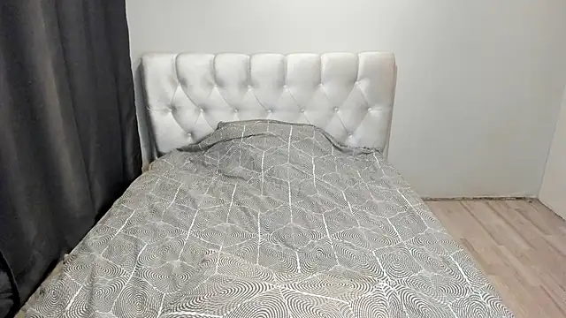 Snapshot of MatildaMommy chatting on January 2025 04:25:02 AM MatildaMommy online show from January 2025 04:25:02 AM