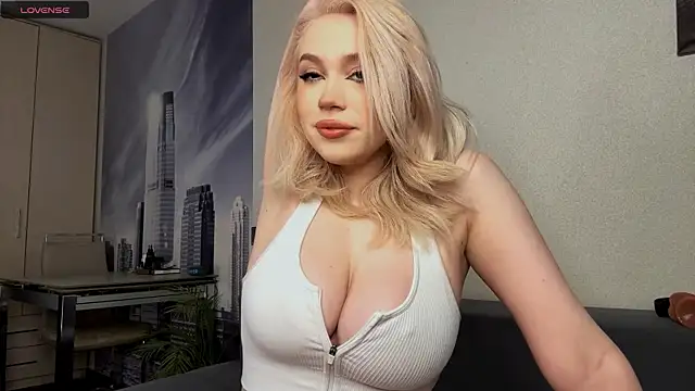 Snapshot of AsteriaHamel chatting on January 2026 02:04:02 AM AsteriaHamel online show from January 2026 02:04:02 AM