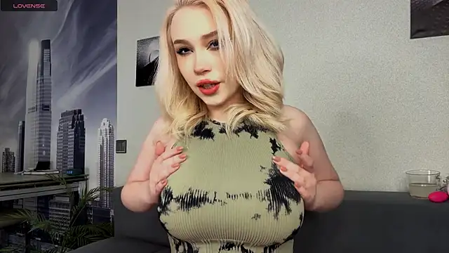 Snapshot of AsteriaHamel chatting on January 2026 02:04:01 AM AsteriaHamel online show from January 2026 02:04:01 AM