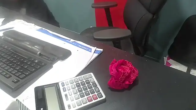 Snapshot of dominemoi4 chatting on January 2026 04:53:02 PM dominemoi4 online show from January 2026 04:53:02 PM