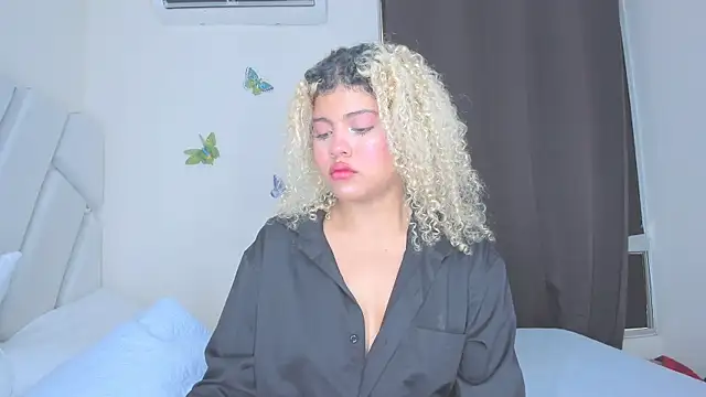 sofiacastillo01 online show from April 2026 05:17:01 PM