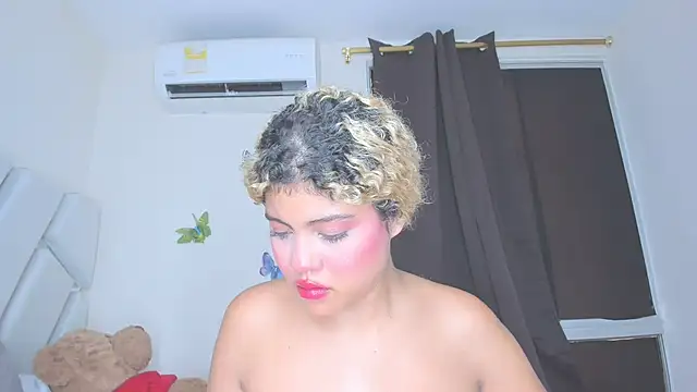 Snapshot of sofiacastillo01 chatting on April 2026 06:10:01 PM sofiacastillo01 online show from April 2026 06:10:01 PM