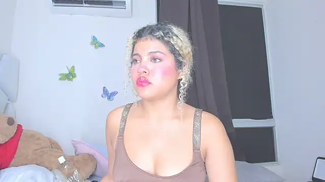 Snapshot of sofiacastillo01 chatting on April 2026 01:42:02 AM sofiacastillo01 online show from April 2026 01:42:02 AM