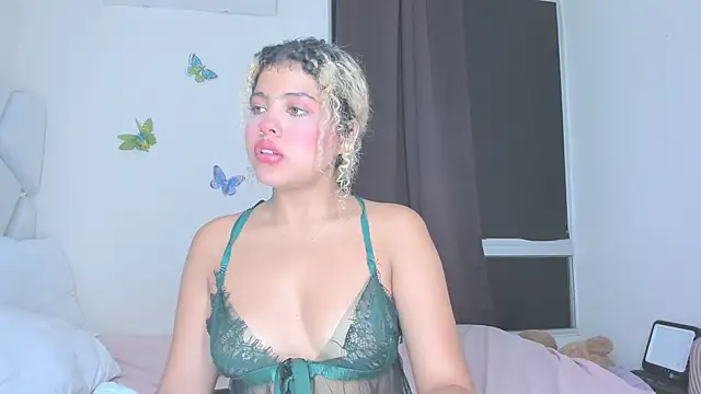 Snapshot of sofiacastillo01 chatting on April 2026 11:11:01 PM sofiacastillo01 online show from April 2026 11:11:01 PM