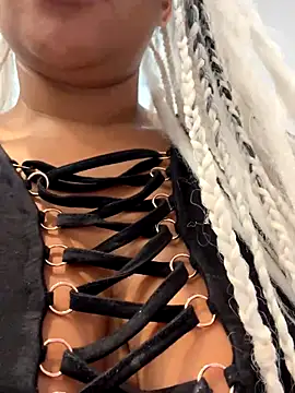 Snapshot of HaileyDiana chatting on October 2025 08:23:02 AM HaileyDiana online show from October 2025 08:23:02 AM