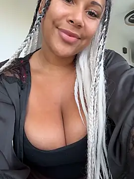 Snapshot of HaileyDiana chatting on October 2025 03:00:01 PM HaileyDiana online show from October 2025 03:00:01 PM