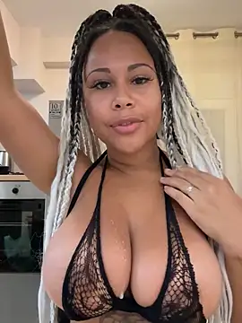 Snapshot of HaileyDiana chatting on October 2025 12:41:02 PM HaileyDiana online show from October 2025 12:41:02 PM