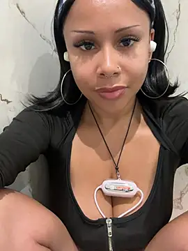 HaileyDiana online show from May 2026 11:49:02 AM