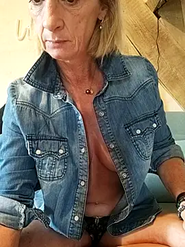 Snapshot of tatianasexymilf chatting on October 2025 09:55:01 AM tatianasexymilf online show from October 2025 09:55:01 AM