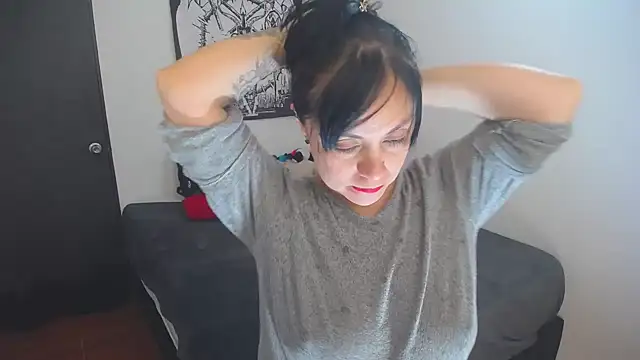 Snapshot of lili_peach chatting on April 2026 10:00:02 PM lili peach online show from April 2026 10:00:02 PM