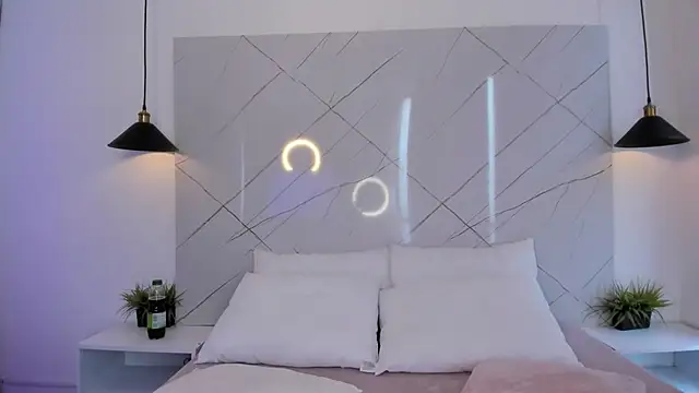 ANTONELLA  ROUSE  online show from December 2025 08:47:01 PM