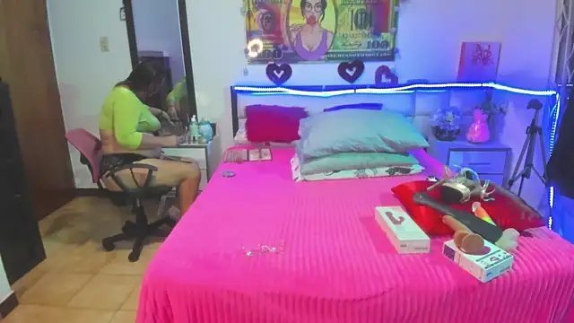 Snapshot of karenmilf_4 chatting on December 2024 03:02:02 AM karenmilf 4 online show from December 2024 03:02:02 AM