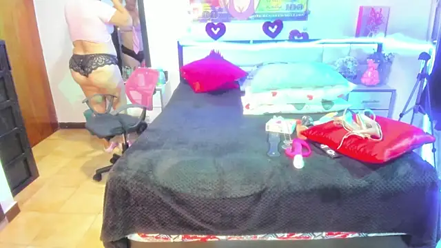 Snapshot of karenmilf_4 chatting on December 2024 03:03:02 AM karenmilf 4 online show from December 2024 03:03:02 AM