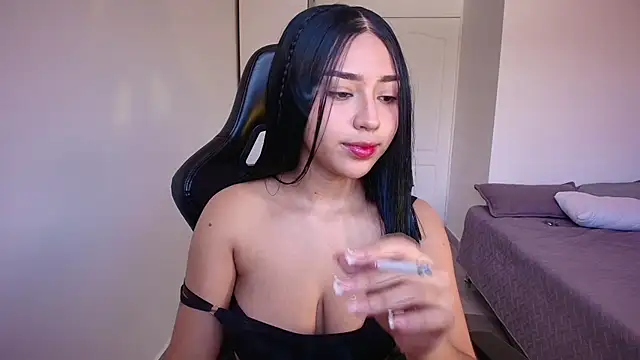 EmilyPaynne online show from January 2025 07:00:02 PM