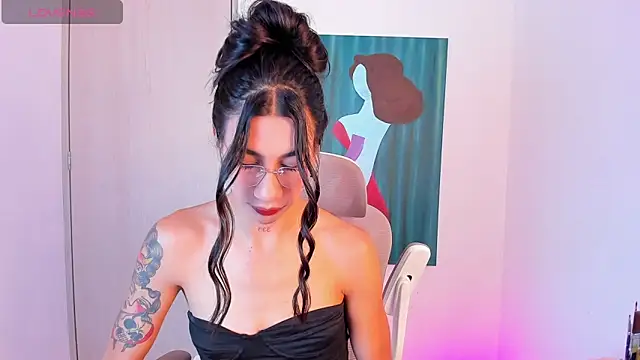 sofiaa grey  online show from February 2026 05:09:01 PM