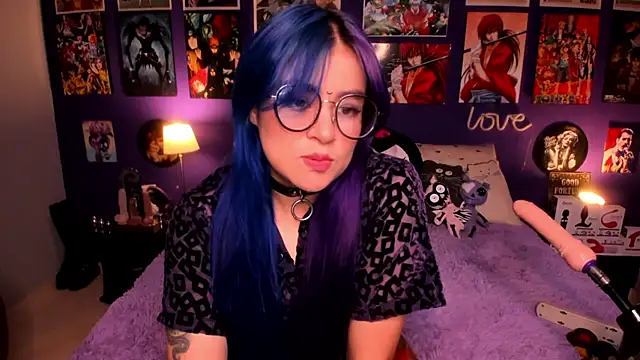 Snapshot of anne_cross chatting on December 2024 03:30:01 AM anne cross online show from December 2024 03:30:01 AM