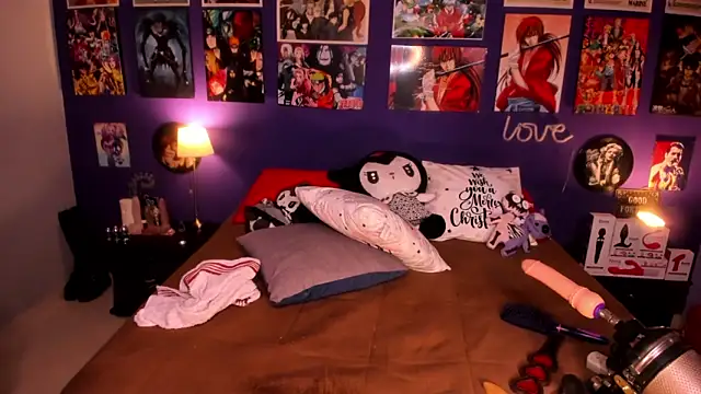 Snapshot of anne_cross chatting on December 2024 02:15:01 AM anne cross online show from December 2024 02:15:01 AM