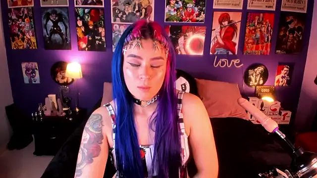 Snapshot of anne_cross chatting on February 2025 02:39:01 AM anne cross online show from February 2025 02:39:01 AM