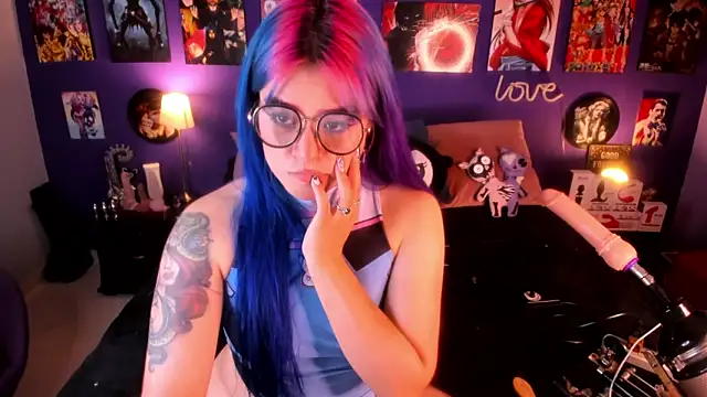 Snapshot of anne_cross chatting on February 2025 04:33:01 AM anne cross online show from February 2025 04:33:01 AM