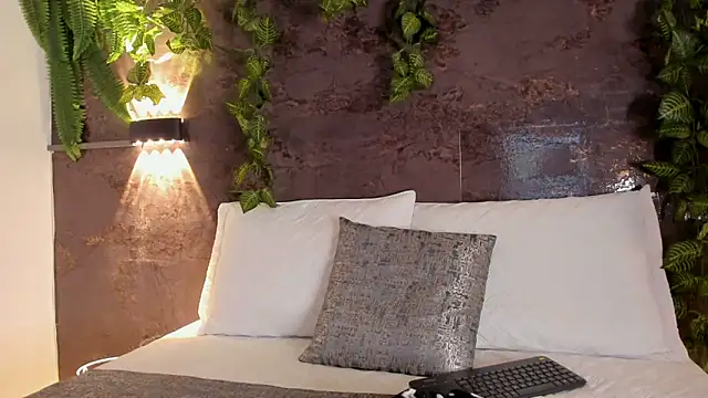 Snapshot of emily_hunter12 chatting on April 2026 12:53:02 PM emily hunter12 online show from April 2026 12:53:02 PM