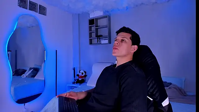 Snapshot of MarcoSullivan chatting on November 2025 01:44:02 PM MarcoSullivan online show from November 2025 01:44:02 PM