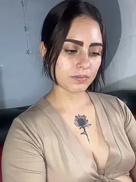 Azuna25 online show from May 2026 08:15:01 PM