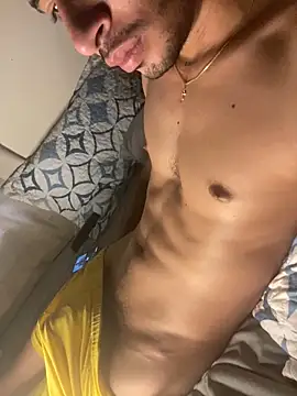 Snapshot of tom_thick chatting on December 2024 09:19:01 PM tom thick online show from December 2024 09:19:01 PM