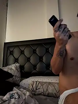 Snapshot of tom_thick chatting on January 2026 03:27:01 PM tom thick online show from January 2026 03:27:01 PM