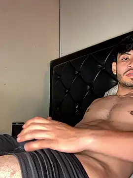 Snapshot of tom_thick chatting on January 2026 12:10:02 PM tom thick online show from January 2026 12:10:02 PM