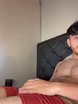 Snapshot of tom_thick chatting on February 2026 06:55:02 PM tom thick online show from February 2026 06:55:02 PM