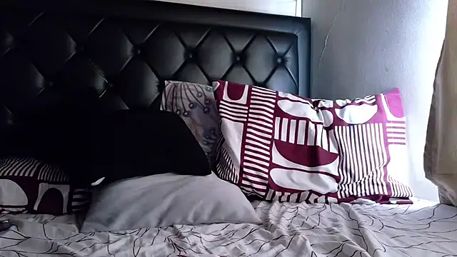 Snapshot of tom_thick chatting on February 2026 07:03:02 PM tom thick online show from February 2026 07:03:02 PM