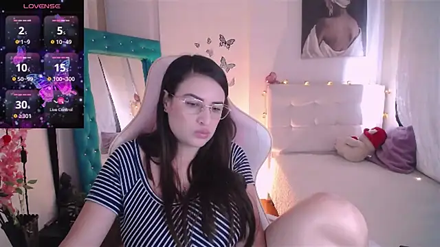 esmeraldaa230 online show from February 2025 08:00:01 PM