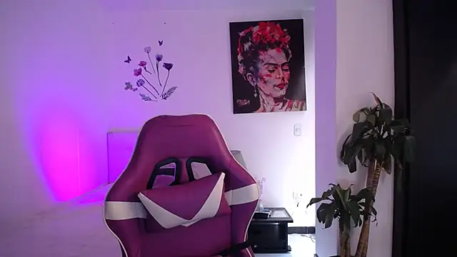 esmeraldaa230 online show from March 2026 06:58:02 PM