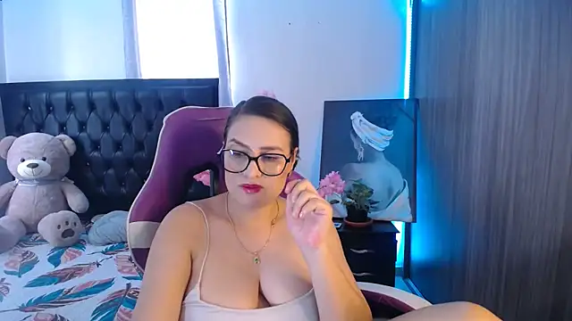 esmeraldaa230 online show from May 2026 07:55:02 PM