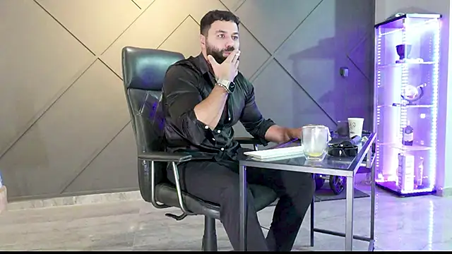 mattmasterss online show from December 2024 04:10:02 AM