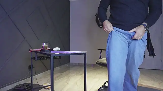 mattmasterss online show from November 2025 04:01:01 AM