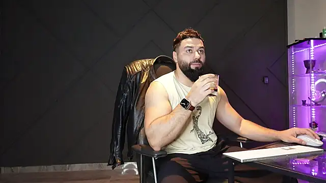 Snapshot of mattmasterss chatting on April 2026 06:36:02 PM mattmasterss online show from April 2026 06:36:02 PM