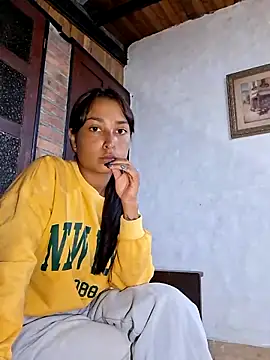 Bonnie Clydeee online show from March 2026 11:33:01 PM