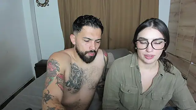 Snapshot of teseo_and_afroditha_ chatting on January 2025 03:07:02 AM teseo and afroditha online show from January 2025 03:07:02 AM