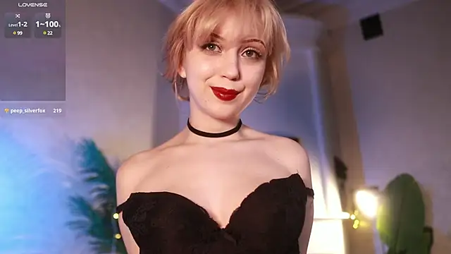 Snapshot of electric_babe chatting on December 2024 05:17:02 PM electric babe online show from December 2024 05:17:02 PM