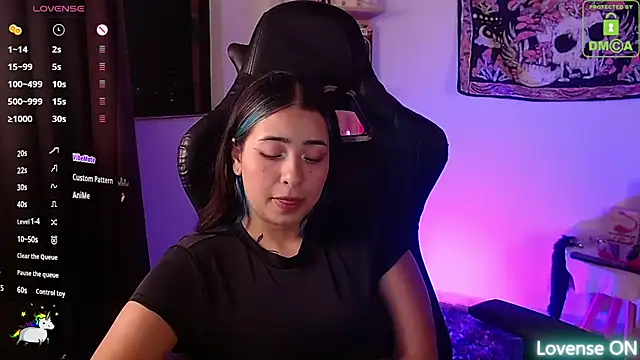 sweetcoralinee online show from October 2025 03:28:01 AM