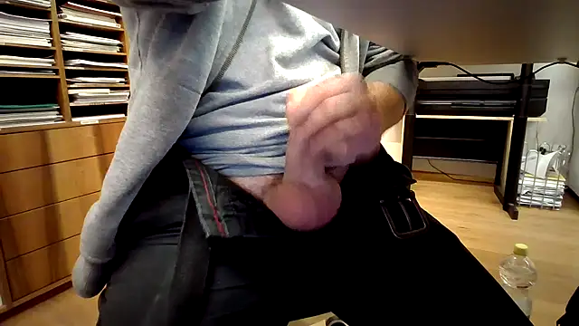 Snapshot of 10_1992 chatting on December 2024 02:50:02 PM 10 1992 online show from December 2024 02:50:02 PM