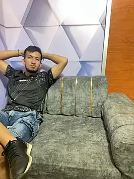 royalgirls x online show from February 2025 01:21:02 AM