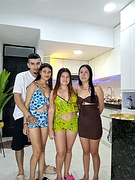 royalgirls x online show from May 2026 01:11:02 AM