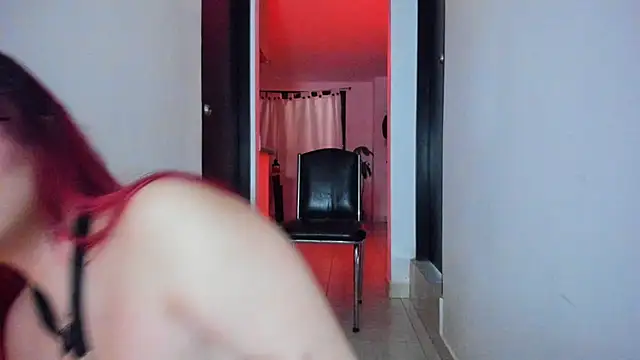 Snapshot of Dafne_Moon chatting on February 2025 06:58:02 AM Dafne Moon online show from February 2025 06:58:02 AM