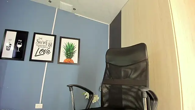 PaulinaDuarte online show from April 2026 11:20:01 AM