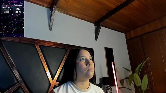 Snapshot of EmiliWilliams chatting on April 2026 10:40:01 PM EmiliWilliams online show from April 2026 10:40:01 PM