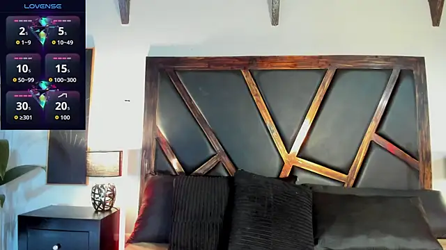 Snapshot of EmiliWilliams chatting on May 2026 12:17:01 AM EmiliWilliams online show from May 2026 12:17:01 AM