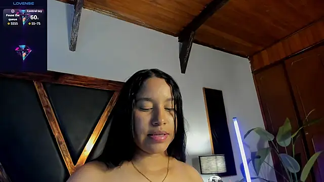 Snapshot of EmiliWilliams chatting on May 2026 11:56:01 PM EmiliWilliams online show from May 2026 11:56:01 PM